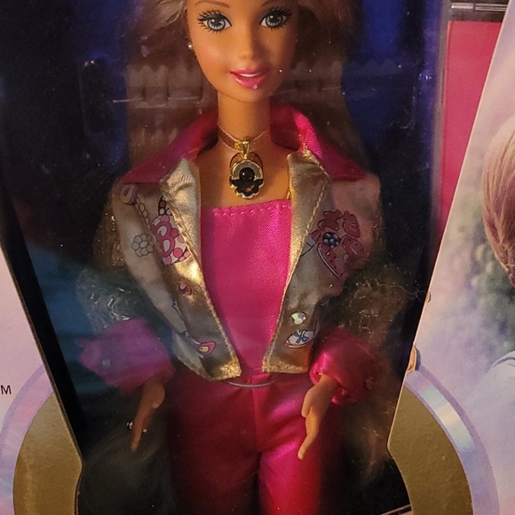 Barbie - Picture 2 of 4
